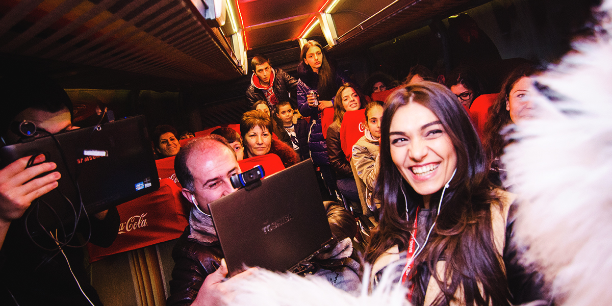 COCA-COLA HAPPINESS BUS 